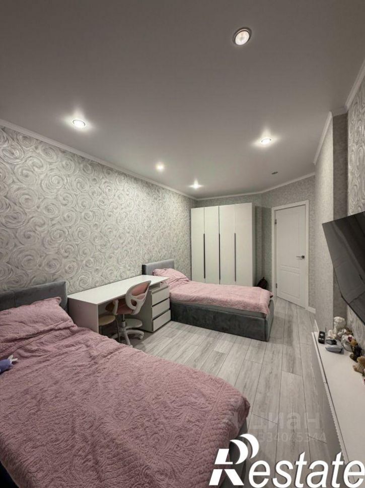 3-комн квартира улица Цезаря Куникова, 24 к1,  д. 24 к1
