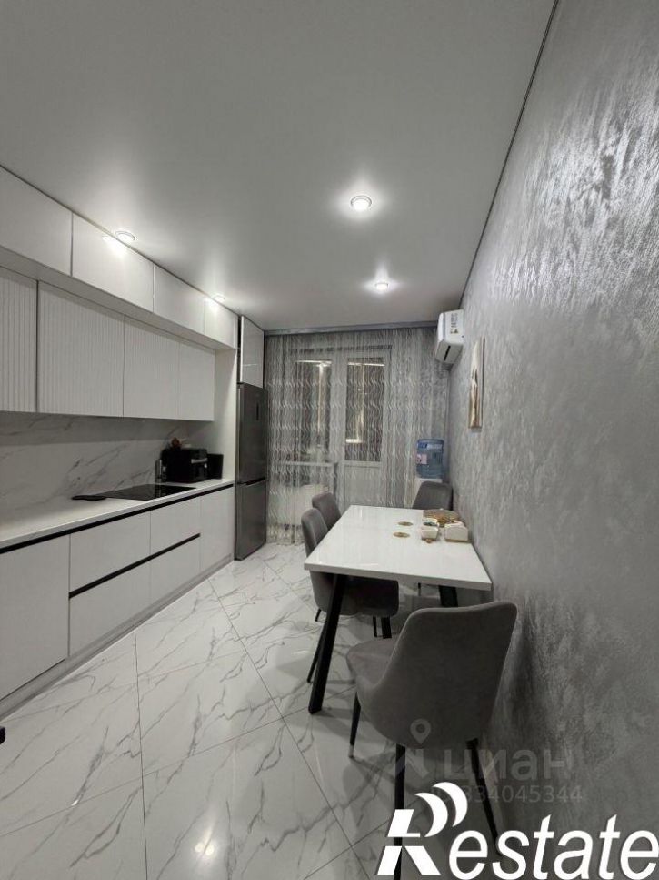 3-комн квартира улица Цезаря Куникова, 24 к1,  д. 24 к1