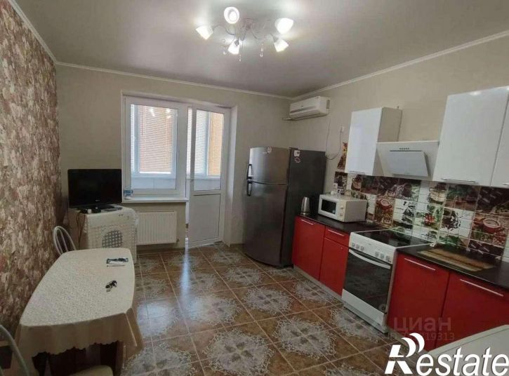 3-комн квартира улица им. Героя Яцкова И.В., 10,  д. 10