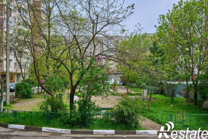 2-комн квартира улица 70 лет Октября, 24,  д. 24