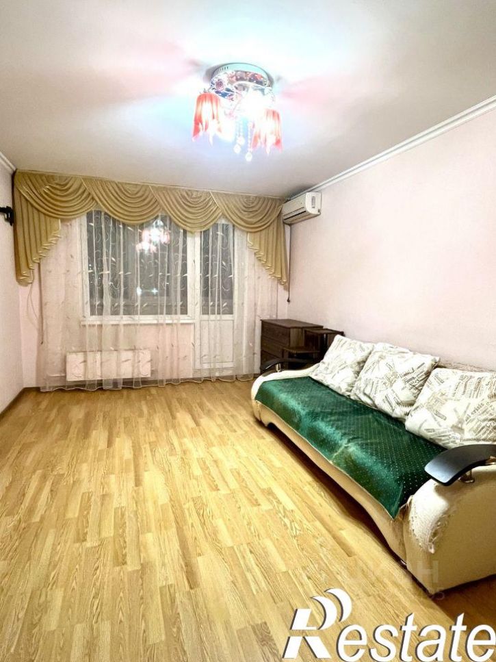2-комн квартира улица 70 лет Октября, 22,  д. 22