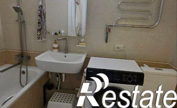 2-комн квартира проспект Чекистов, 27,  д. 27
