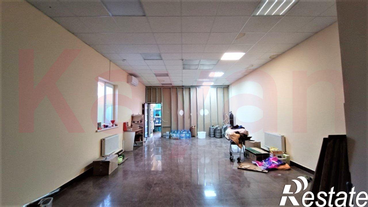 Сдать торговое помещение за 80 000 рублей на Средняя ул.