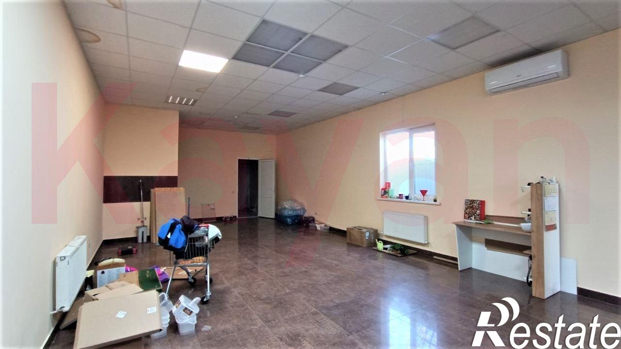 Сдать торговое помещение за 80 000 рублей на Средняя ул.