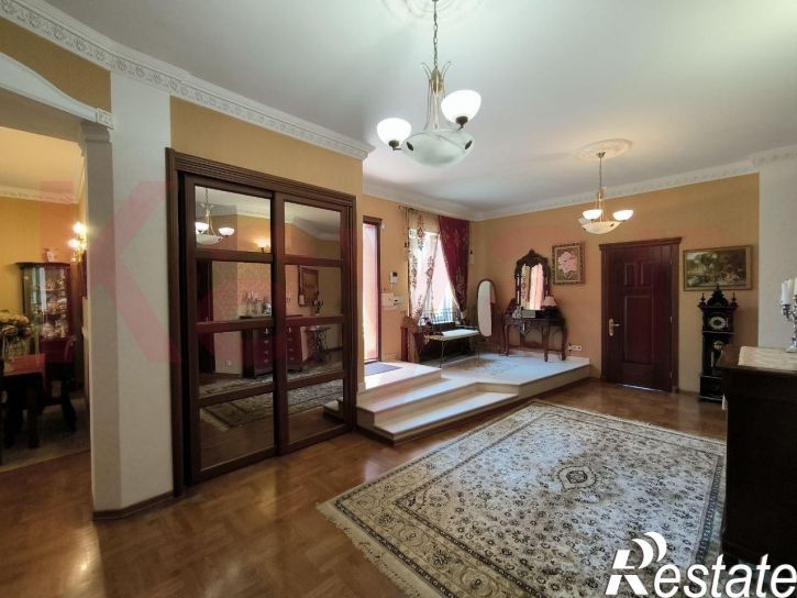 5-комн квартира им. Красина ул.